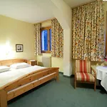 Goldener Ochs 3*
